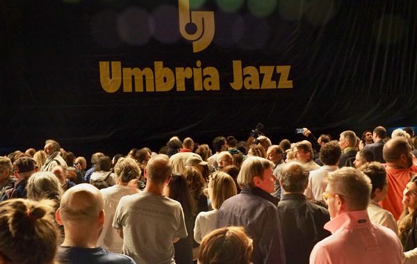 Manifesto Umbria Jazz 22 – call per le arti visive